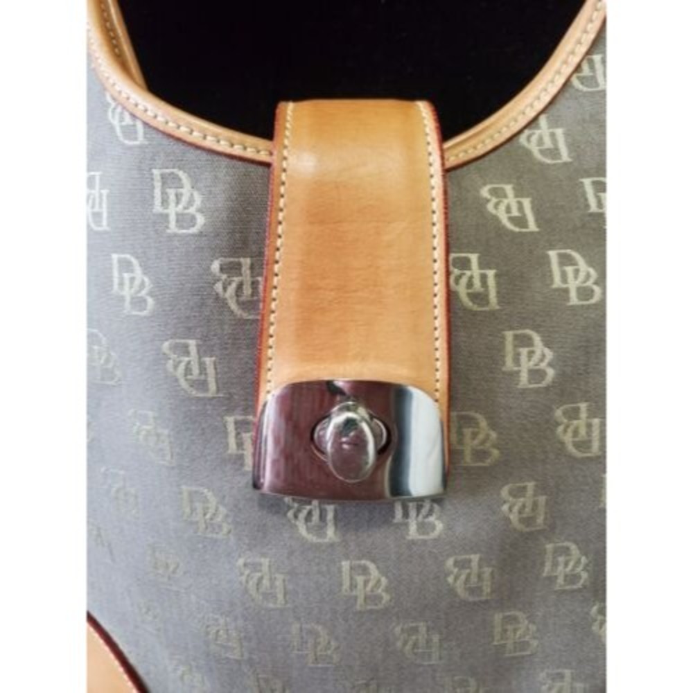 Pre-owned Dooney & Bourke Leather Hobo Handbag 1 Zipper Pocket Buckle Closure - Picture 6 of 13